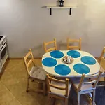度假居 With Fireplace 04